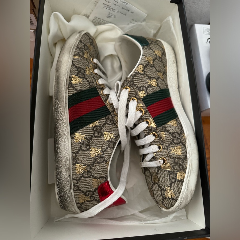 Gucci women sneaker size 6 ace supreme with gold bees